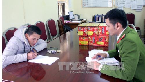 Bắt quả tang "tuồn" pháo hoa Trung Quốc vào Việt Nam ảnh 1
